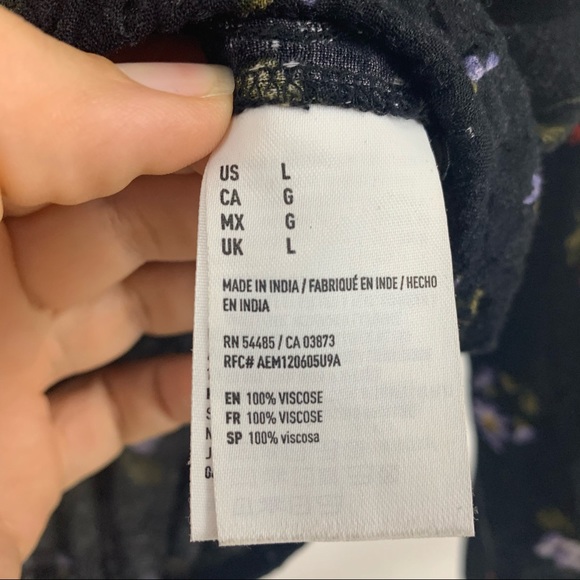 American Eagle Floral Tie Button Down V Neck Top - Picture 9 of 12